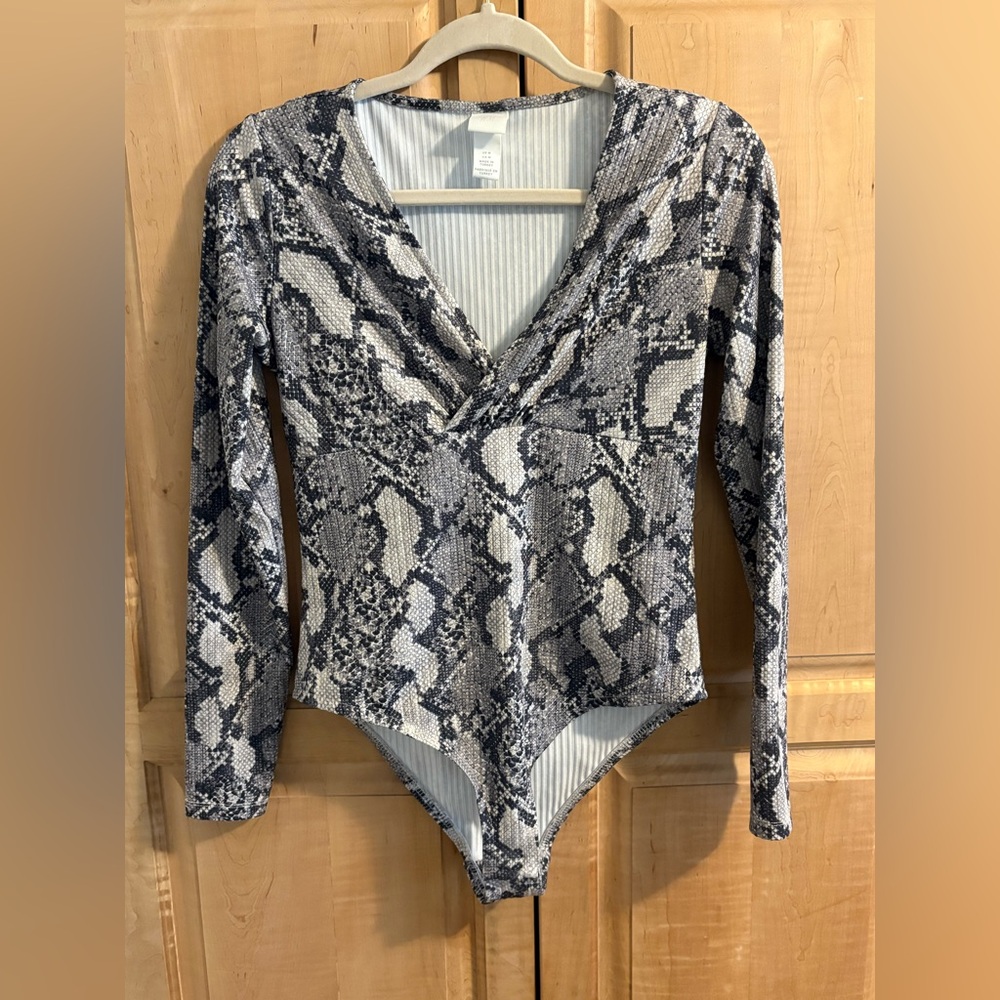 H&M Snakeskin V-Neck Bodysuit Sz M